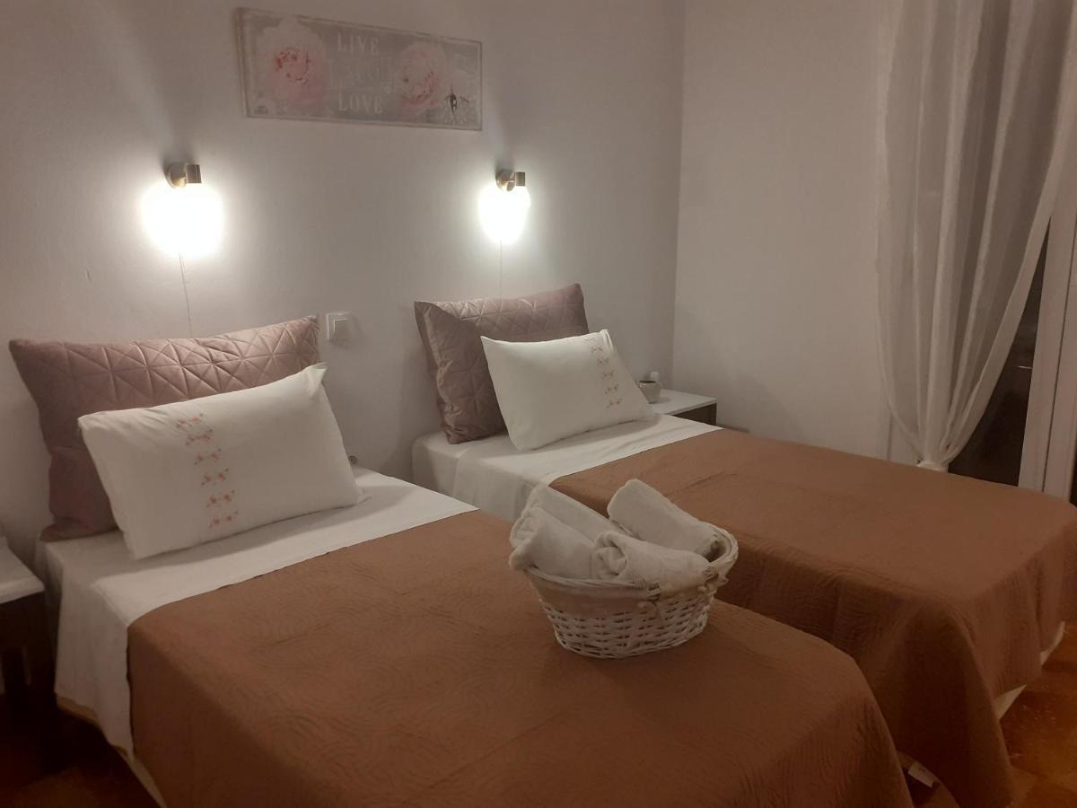 Marili Downstairs Apartments 罗达 外观 照片