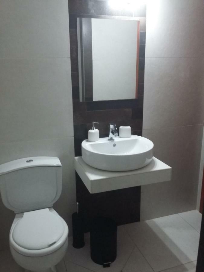 Marili Downstairs Apartments 罗达 外观 照片